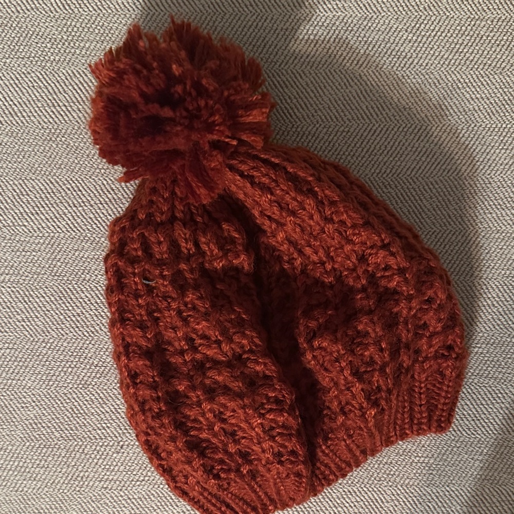 NWOT H&M Rust Knit Pom-Pom Hat